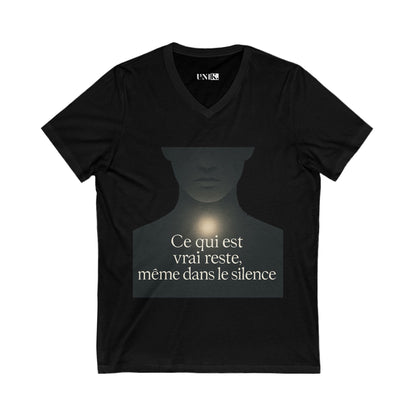 Ce qui est vrai reste, même dans le silence Tee — UNIK.