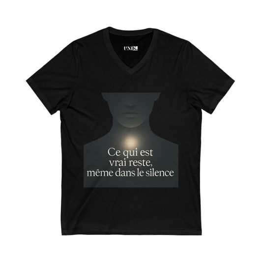 Ce qui est vrai reste, même dans le silence Tee — UNIK.